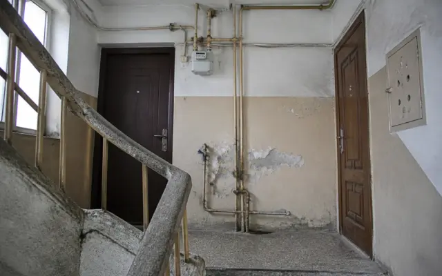 Proprietari și asociații de bloc, amendați în Timișoara pentru reparații blocate și clădiri neîngrijite